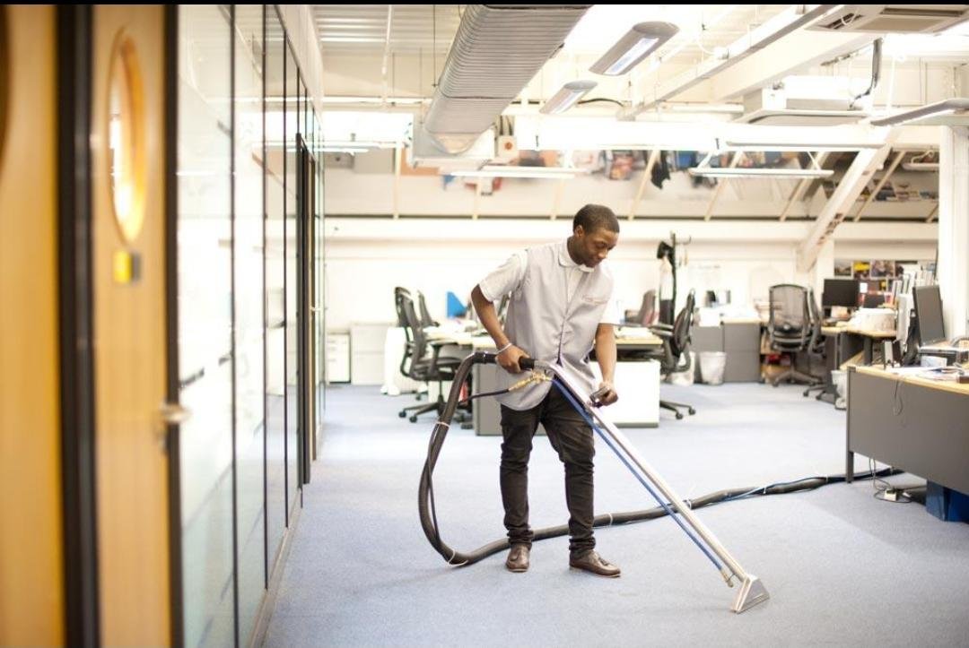 Effortless Overnight Office Cleaning for Liverpool Street Workspaces